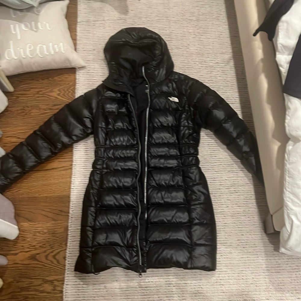 Women’s black north face puffer jacket